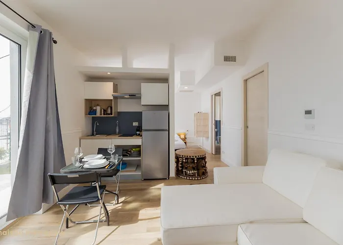 Apartment Hill House *